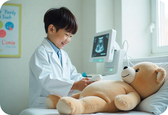子供がお医者さんぬいぐるみを相手にお医者さんごっこをしている写真